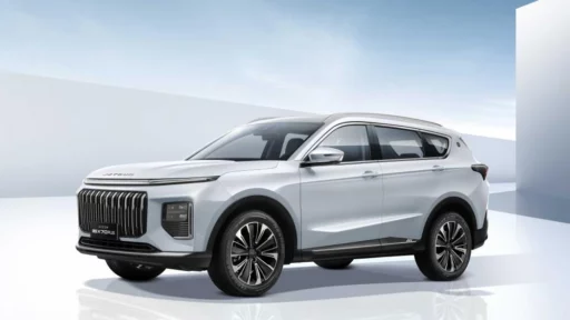 jetour x70 plus 2026 старт продаж обновленный кроссовер сбоку спереди
