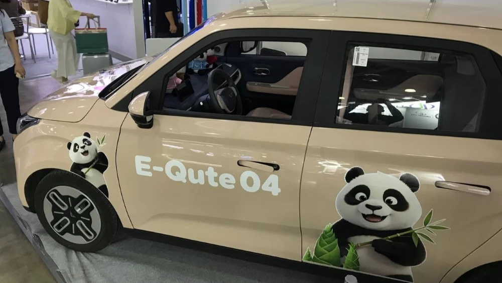 Электрокар Kaiyi E-Qute 04 на выcтавке в Москве сбоку