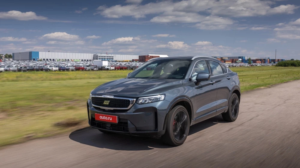 Супертест тест рейтинг среднеразмерных кроссоверов в России авто ру Knewstar 001 сбоку спереди в динамике