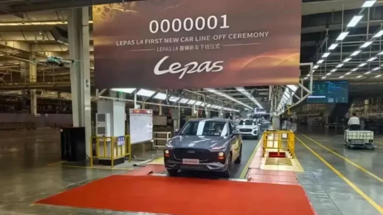 lepas l4 кроссовер от chery сбоку спереди серый старт производства в китае