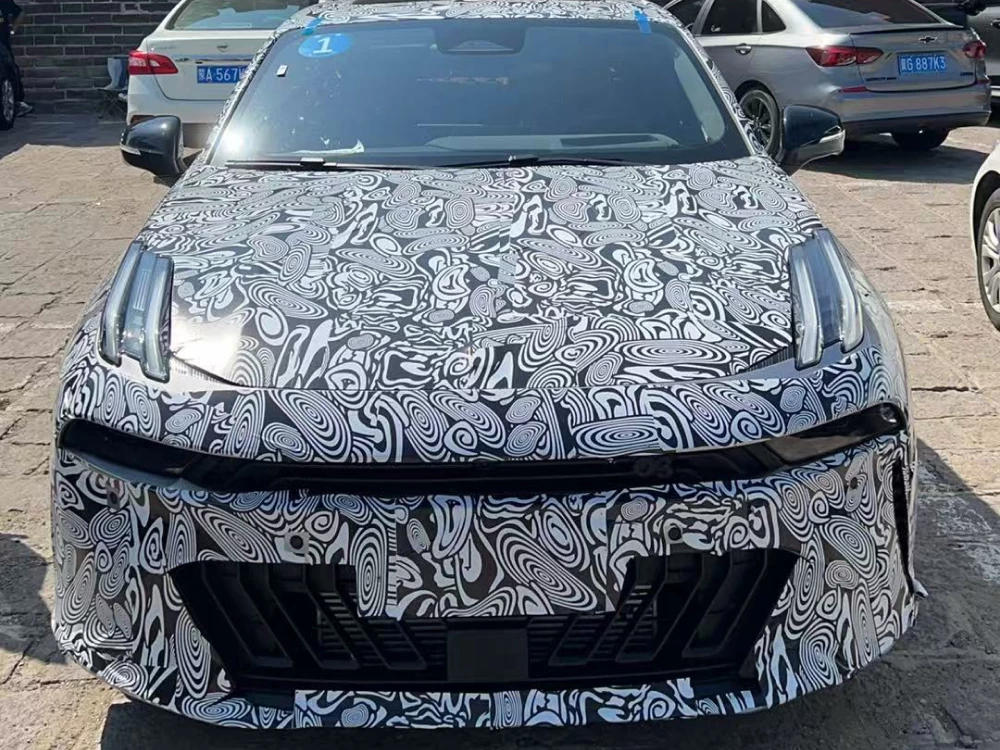 lynk & co 03 седан обновленный рестайлинг спереди камуфляж