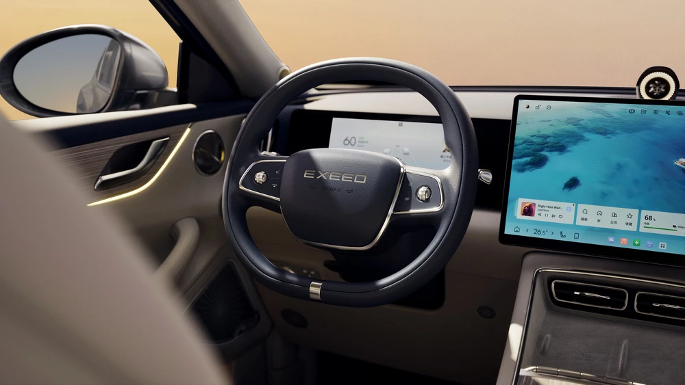 Кроссовер Exlantix E05 салон интерьер руль мультимедиа