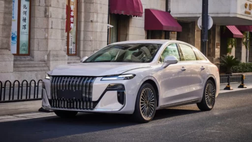 roewe m7 dmh сбоку спереди дешевый гибридный седан roewe белый
