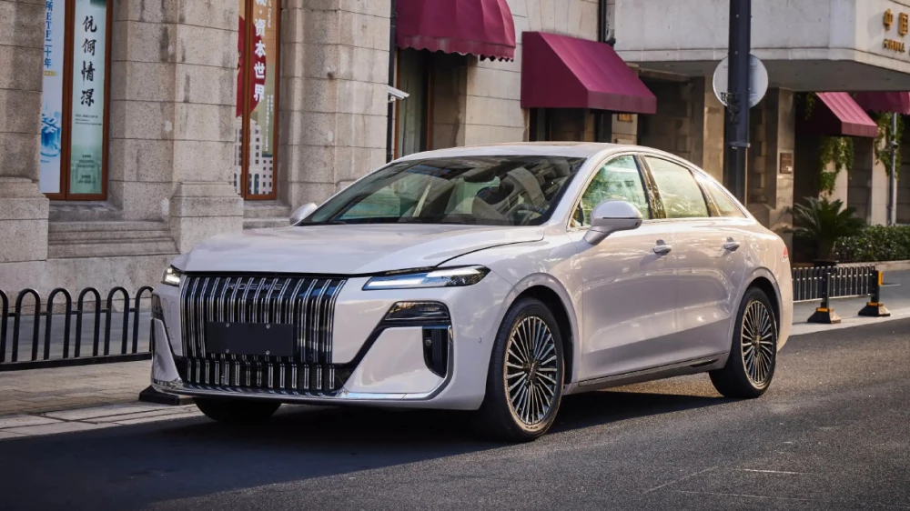 roewe m7 dmh сбоку спереди дешевый гибридный седан roewe белый