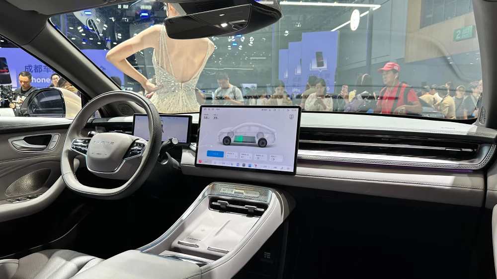 roewe m7 dmh дешевый гибридный седан салон