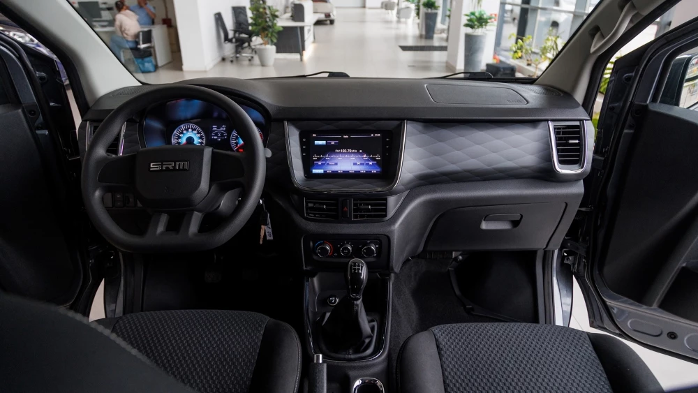 Shineray M7 в грузопассажирской версии салон интерьер