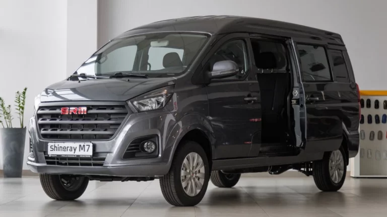 Shineray M7 в грузопассажирской версии сбоку спереди