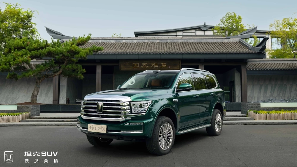 Обновленный новый внедорожник Tank 500 спереди сбоку