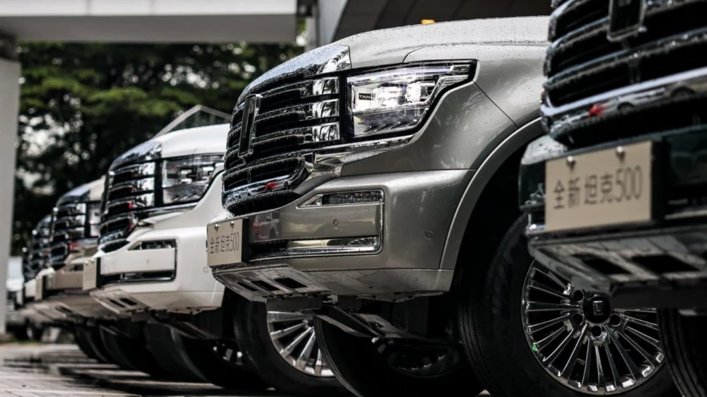 Обновленные новые внедорожники Tank 500 спереди