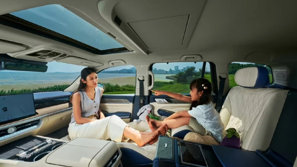 Обновленный новый внедорожник Tank 500 салон интерьер семья