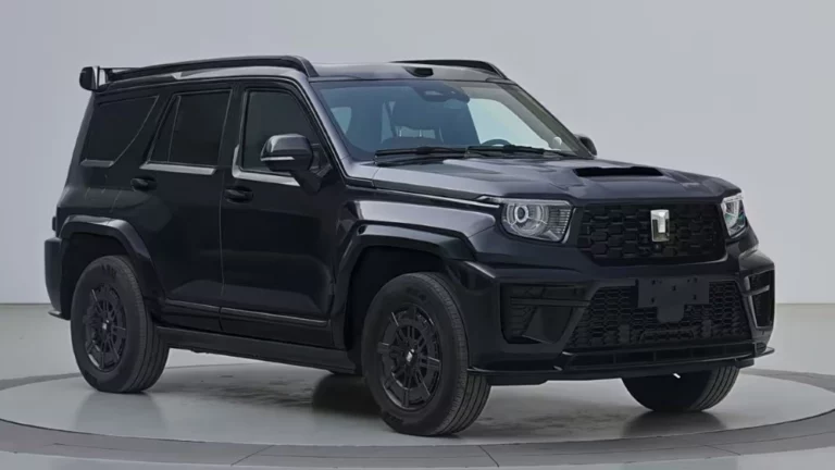 Гибридный внедорожник Tank 700 Hi4-Z сбоку спереди