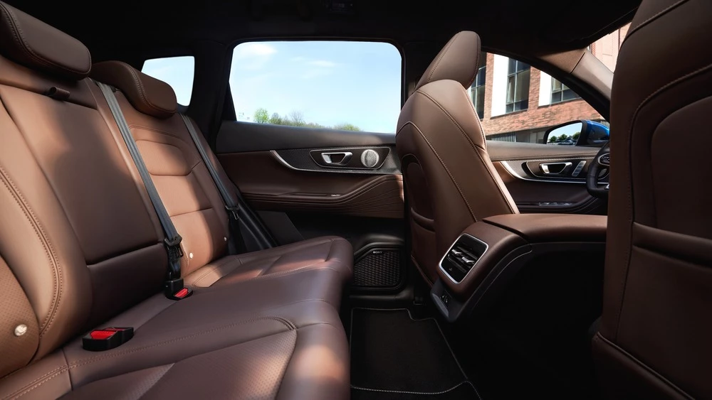 кроссовер Tenet T7 салон интерьер второй ряд сиденья