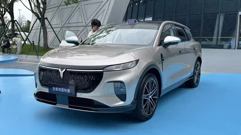 Voyah Courage обновленный новый презентация сбоку спереди