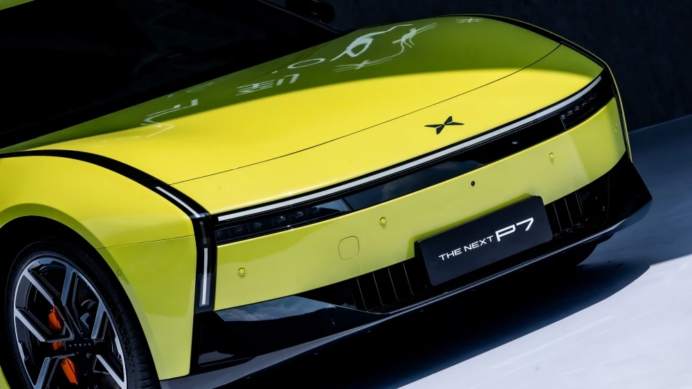 новое поколение XPeng P7 презентация спереди