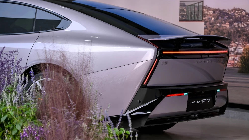 новое поколение XPeng P7 презентация сзади