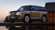 Внедорожник YangWang U8L сбоку спереди