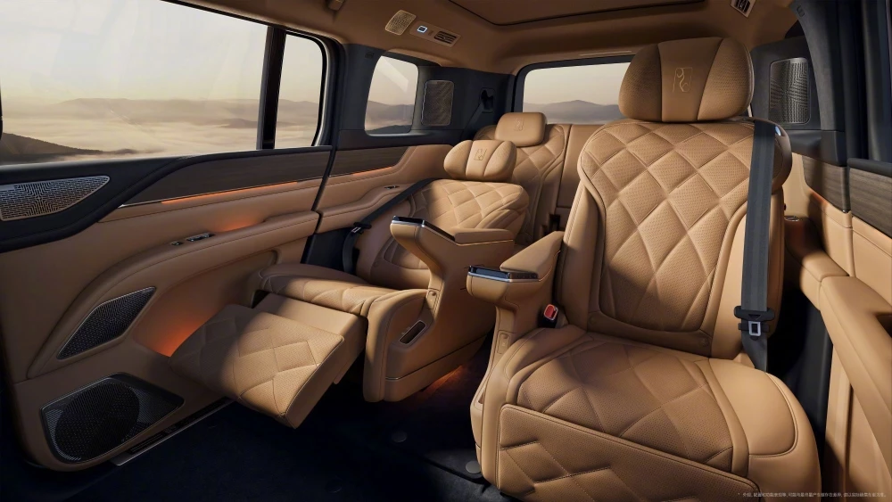 Внедорожник YangWang U8L салон интерьер второй ряд сиденье оттоманка