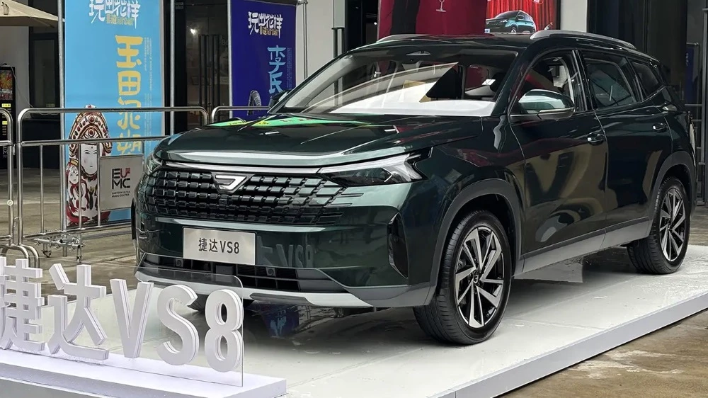 кроссовер Jetta VS8 сбоку спереди