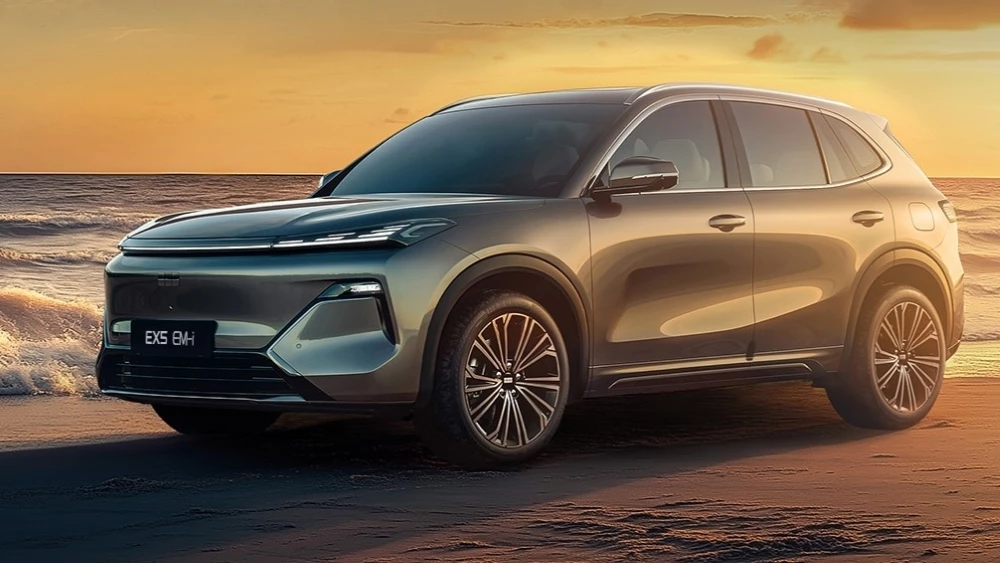 geely EX5 EM-i сбоку спереди кроссовер гибридный