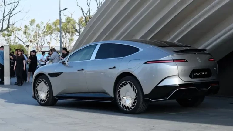 спортбек Avatr 12 сзади сбоку мюнхенский автосалон 2025 Kim Jones Joint Limited Edition