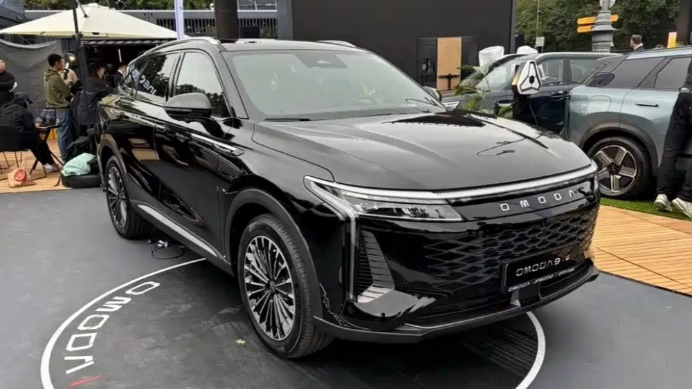 кроссовер Omoda 9 SHS сбоку спереди мюнхен iaa mobility 2025