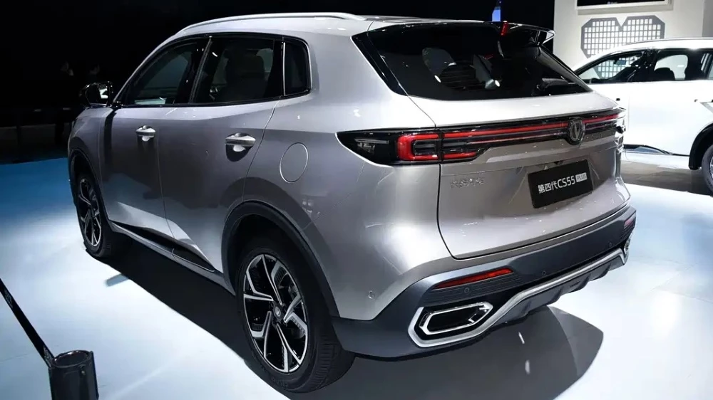 changan CS55 Plus сбоку сзади обновленный кроссовер китай