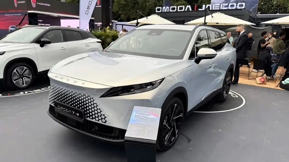 кроссовер Omoda 7 SHS сбоку спереди мюнхен iaa mobility 2025