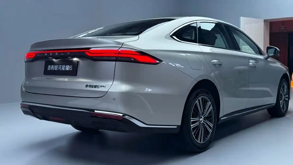 geely galaxy starshine 6 сзади сбоку седан