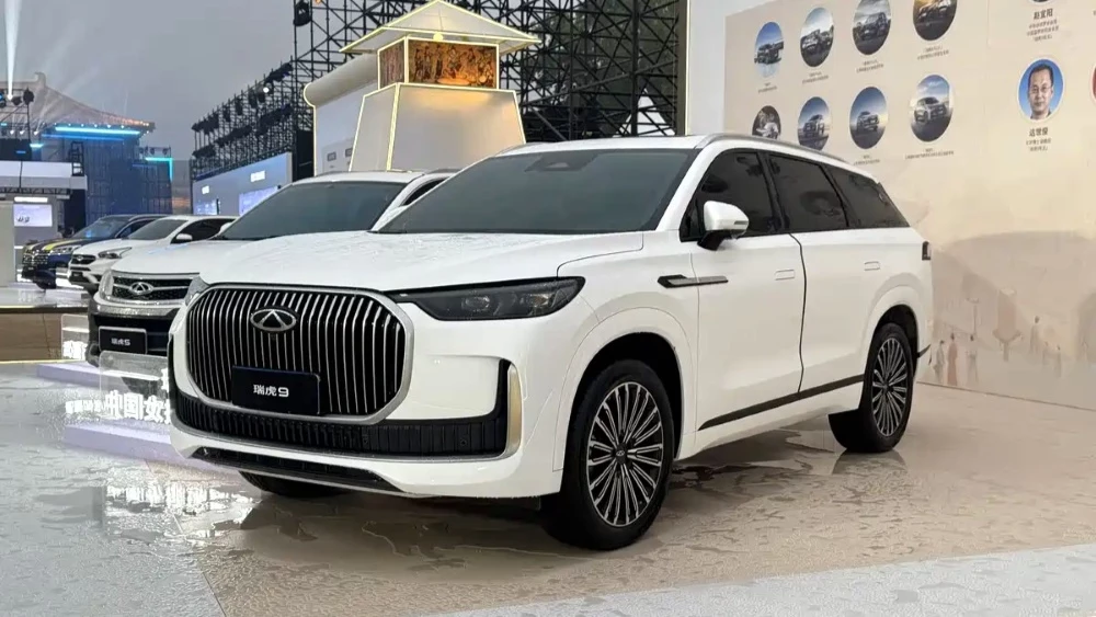 кроссовер tiggo 9 обновленный 2026 спереди сбоку Tiggo Night