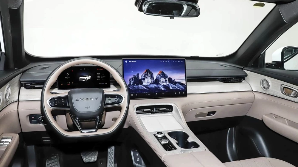 обновленный кроссовер Chery Tiggo 8 Plus интерьер Китай