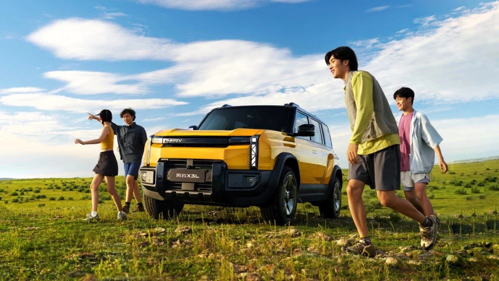 Chery Fulwin X3L гибрид спереди сбоку