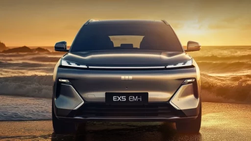 geely EX5 EM-i спереди кроссовер гибридный