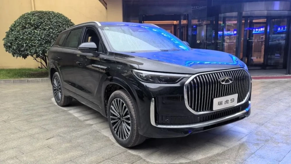 кроссовер tiggo 9 обновленный 2026 спереди сбоку Tiggo Night