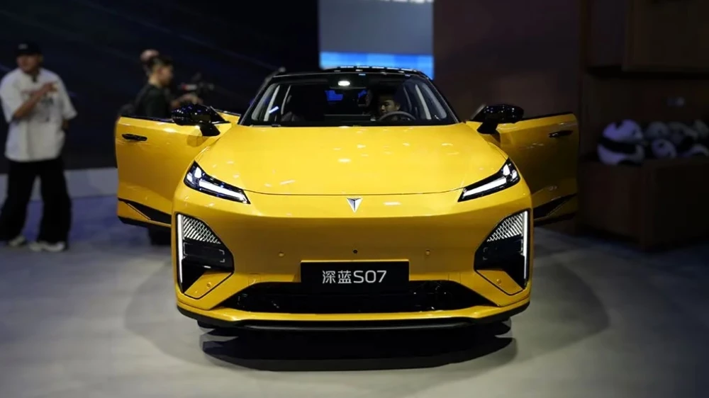 changan deepal S07 спереди обновленный кроссовер китай