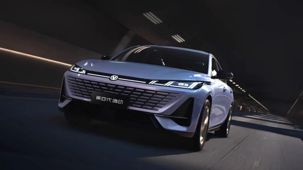 новый Changan Lamore 4 поколение сбоку спереди Uni-L Eado