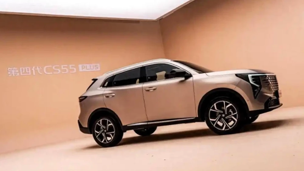 changan cs55 plus сбоку спереди кроссовер четвертое поколение