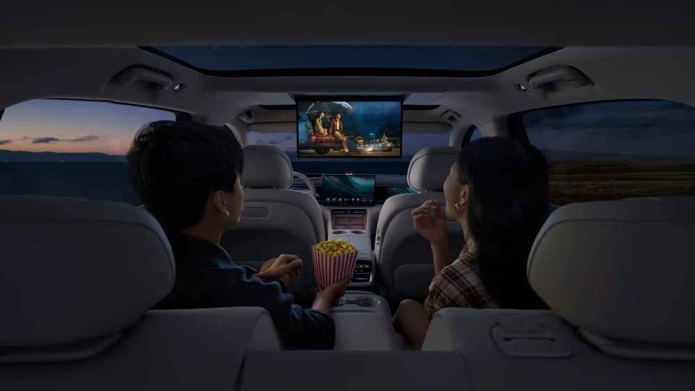 Новый кроссовер Aito M7 нового поколения салон интерьер кинотеатр экран