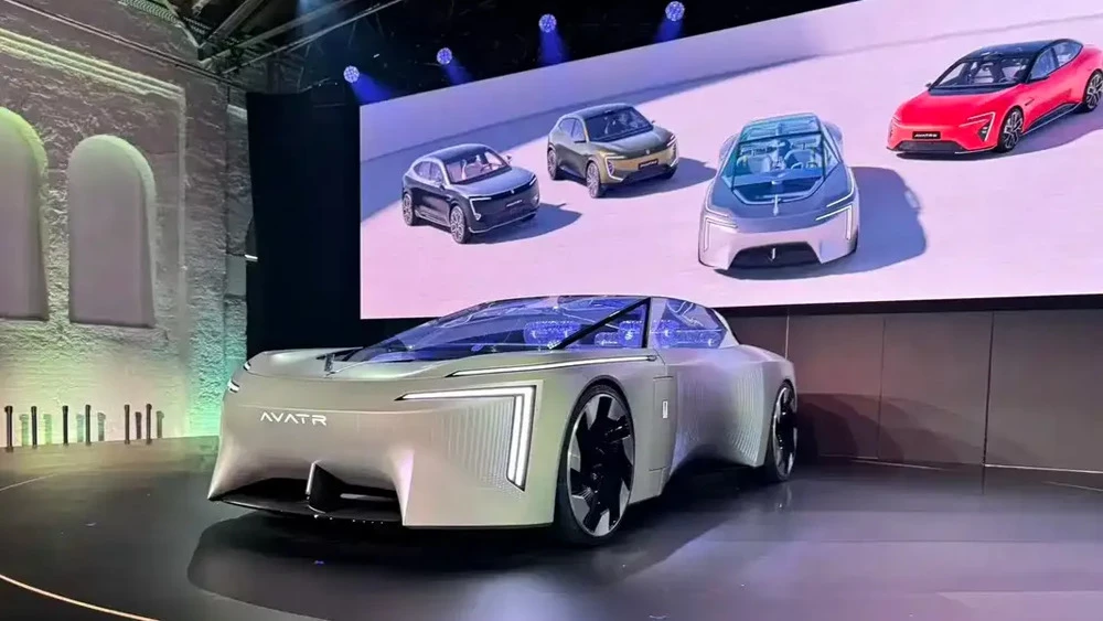Концепт-кар Avatr Vision Xpectra Мюнхенский автосалон 2025 сбоку спереди