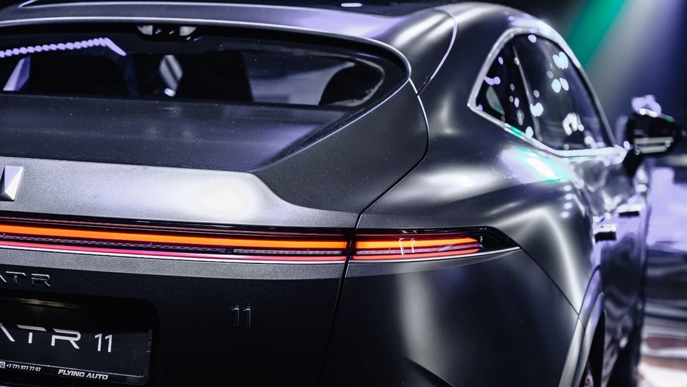 Avatr 11 на презентации в Казахстане сзади шильдики