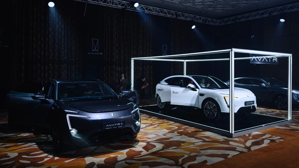 Avatr 11 на презентации в Казахстане сбоку спереди