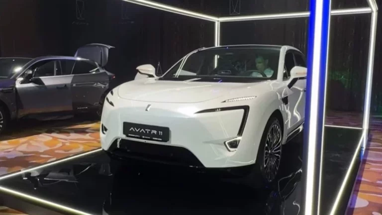 Avatr 11 на презентации в Казахстане сбоку спереди