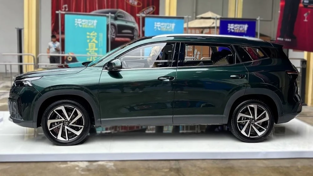 кроссовер Jetta VS8 сбоку