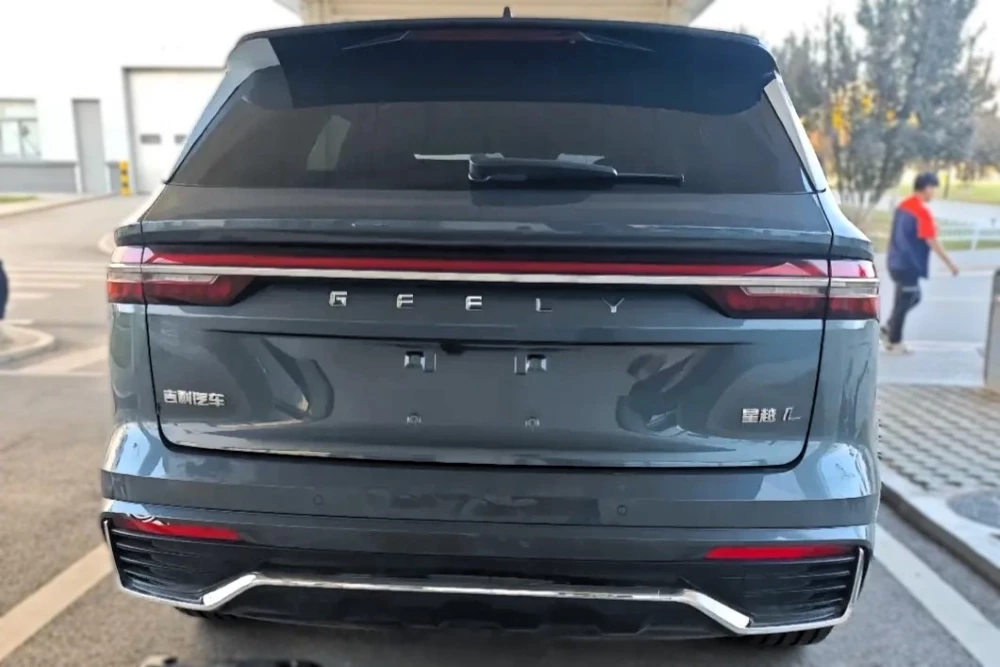 обновленный geely monjaro 2026 сзади в китае