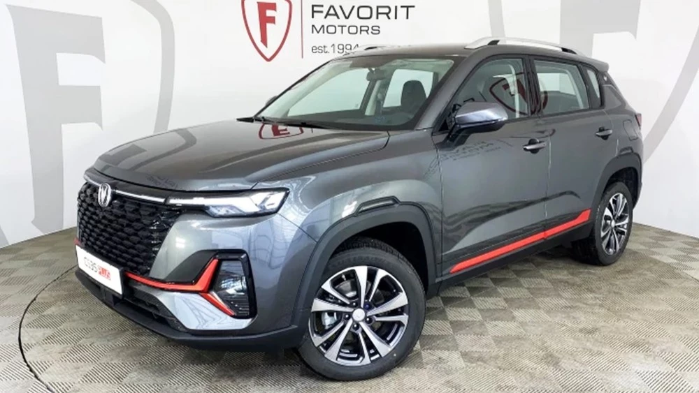 Changan CS75 Plus у дилера в автосалоне сбоку спереди новый купить фаворит моторс