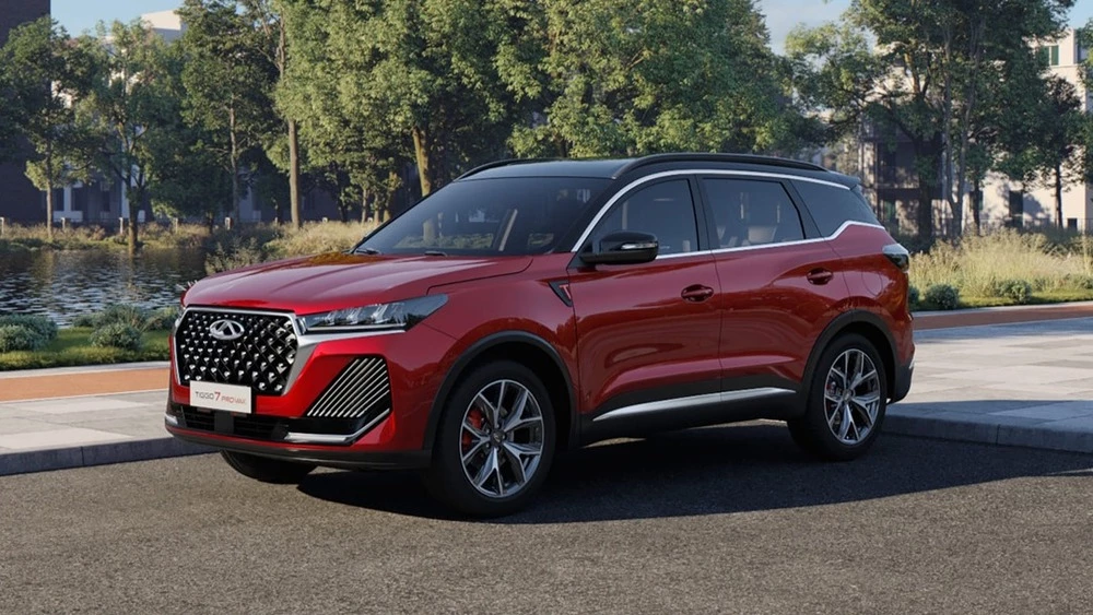 chery tiggo 7 pro у дилера в автосалоне фаворит моторс купить новый сбоку спереди