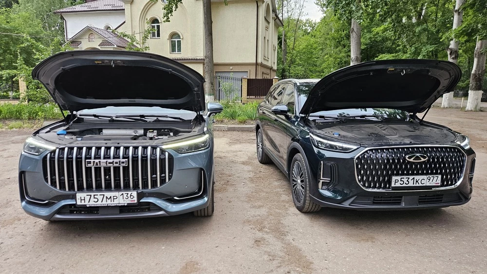 Chery Tiggo 9 Jaecoo J8 спереди сравниваем открытые капоты