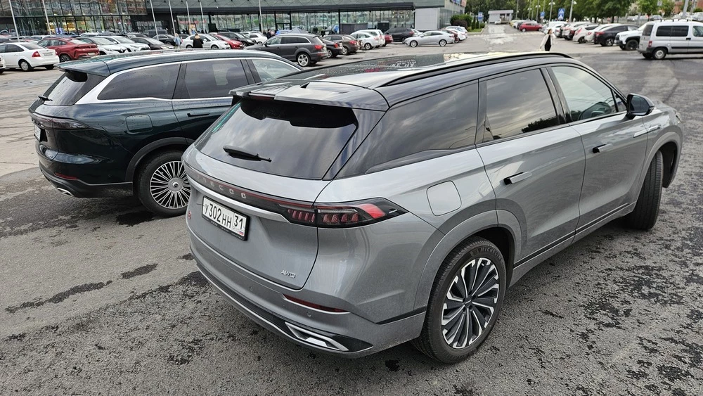 Chery Tiggo 9 Jaecoo J8 сбоку сзади сравниваем