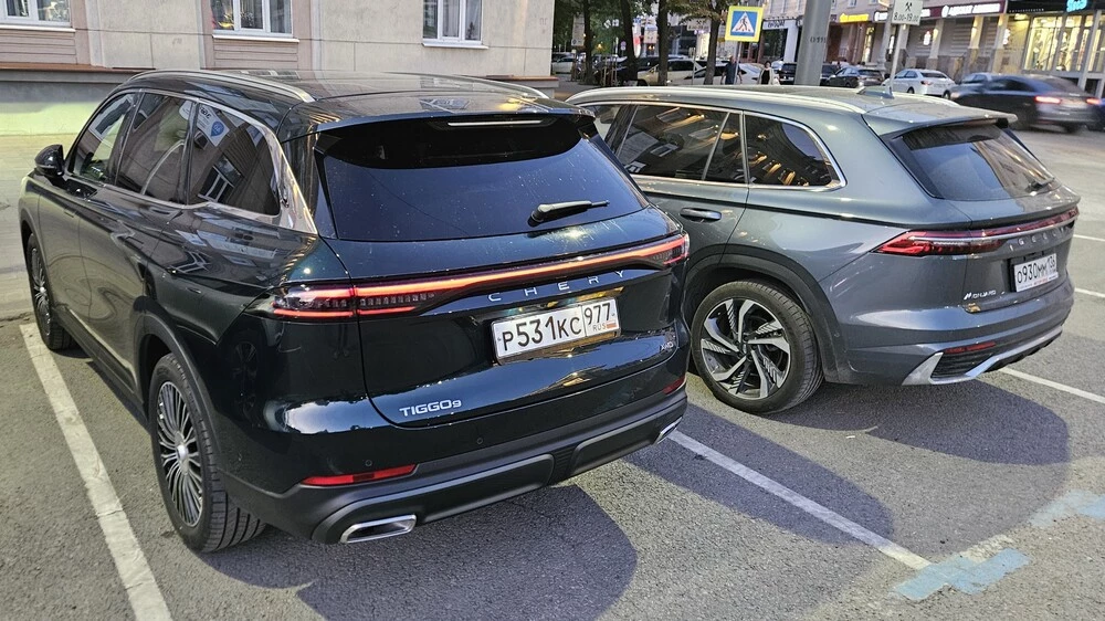Chery Tiggo 9 и Geely Monjaro сзади
