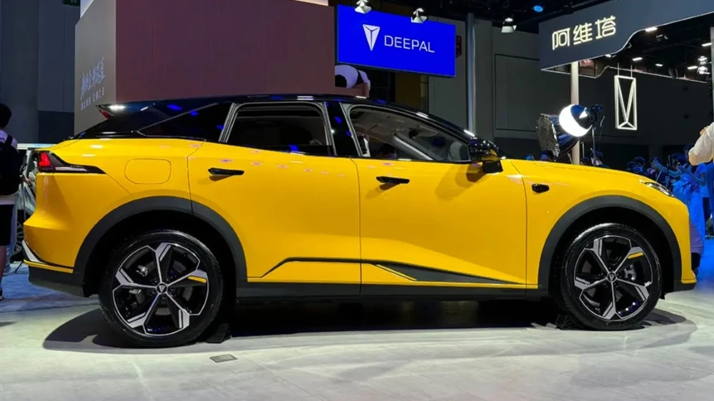 changan deepal S07 сбоку обновленный кроссовер китай