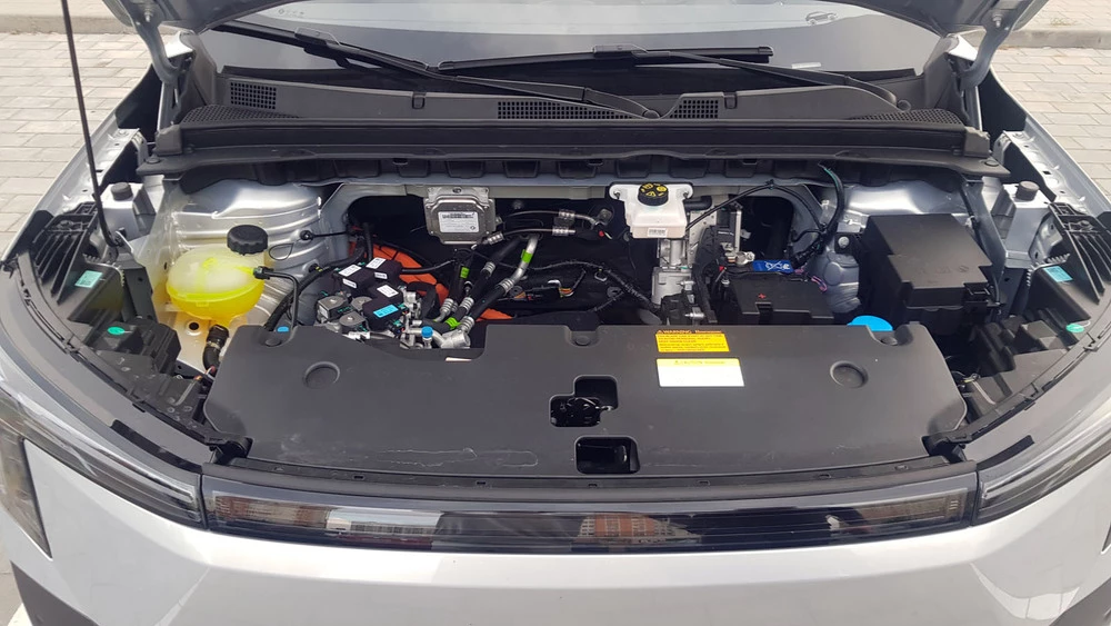 Электрический кроссовер Dongfeng Vigo капот